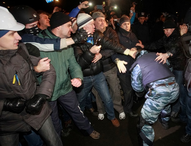 Столкновения с Беркутом. Фото ключевых событий Евромайдана 10-12 января