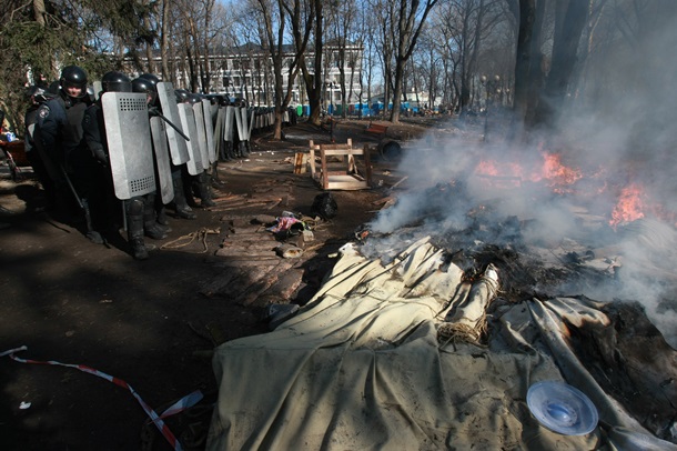 Противостояние в Мариинском парке