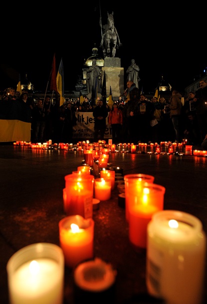 Украинцы вышли на митинги по всему миру