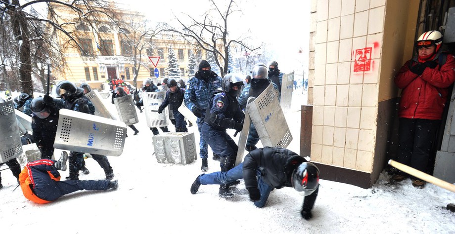 НА ТРОПЕ ВОЙНЫ: 29 НЕВЕРОЯТНЫХ ФОТОГРАФИЙ С ПОЛЯ БИТВЫ В КИЕВЕ