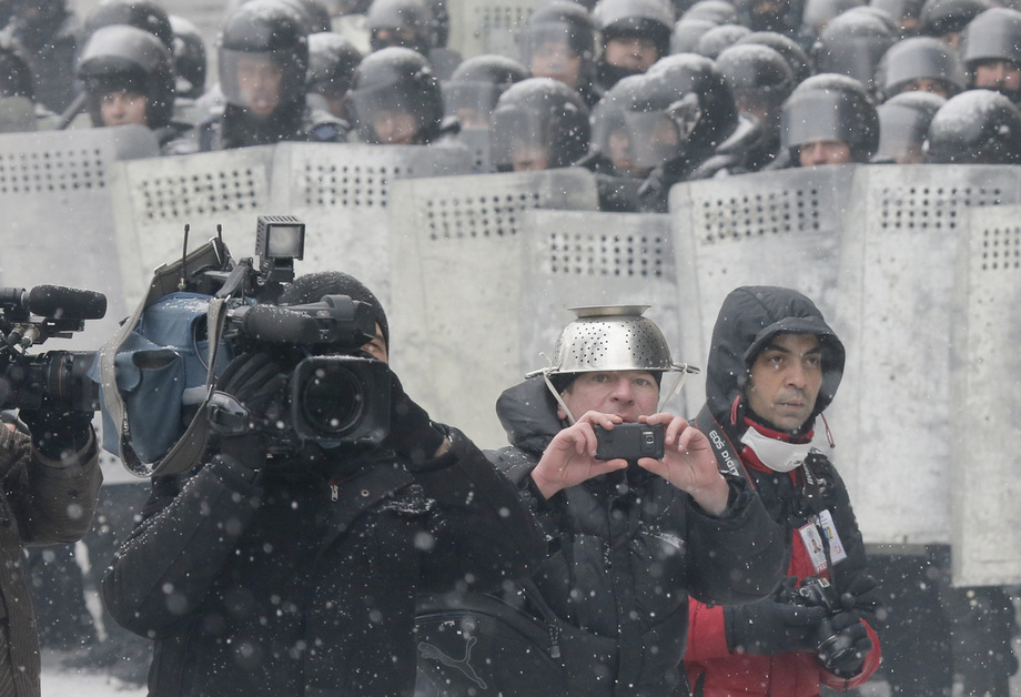 НА ТРОПЕ ВОЙНЫ: 29 НЕВЕРОЯТНЫХ ФОТОГРАФИЙ С ПОЛЯ БИТВЫ В КИЕВЕ