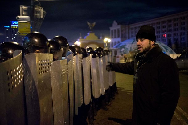 Начало штурма Евромайдана. Фоторепортаж из центра Киева в ночь на 11 декабря