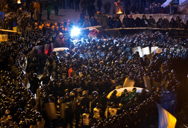 Начало штурма Евромайдана. Фоторепортаж из центра Киева в ночь на 11 декабря