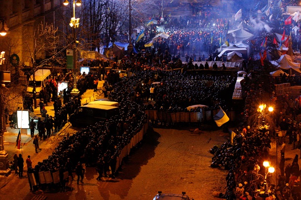 Начало штурма Евромайдана. Фоторепортаж из центра Киева в ночь на 11 декабря