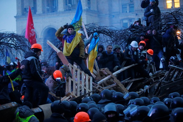 Начало штурма Евромайдана. Фоторепортаж из центра Киева в ночь на 11 декабря