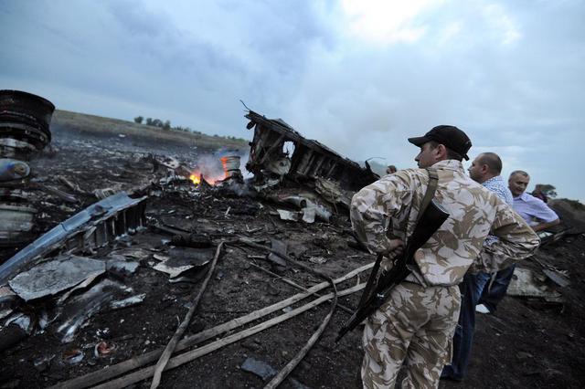 Последствия расстрела российскими боевиками малайзийского Боинга. ФОТОрепортаж