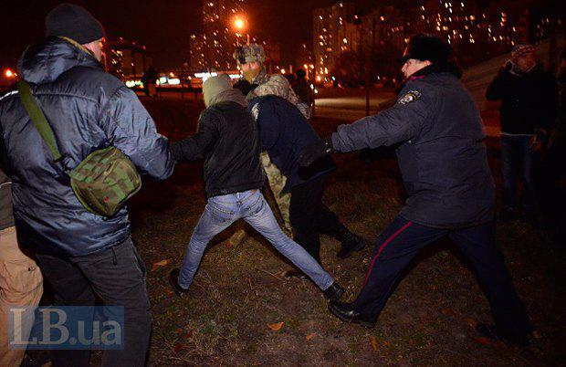 На скандальной стройке в Киеве милиция избила активистов и местных жителей. ФОТОрепортаж+ВИДЕО